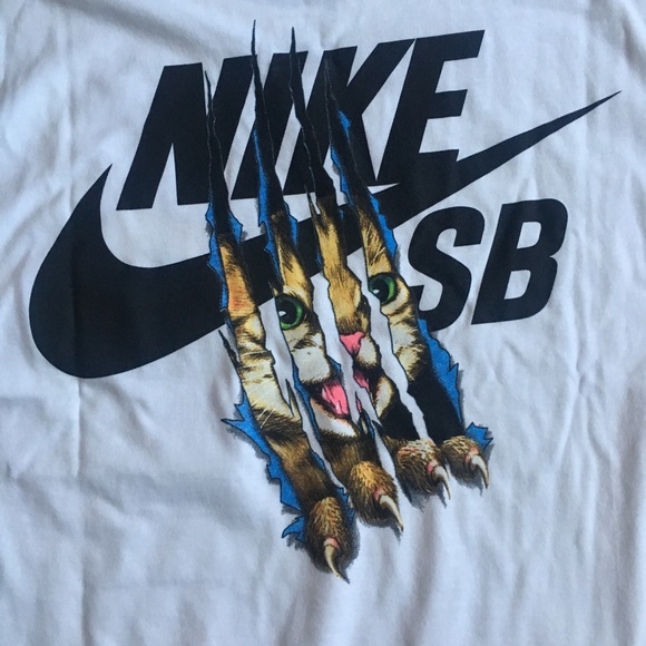 Men’s Nike cat tee - Picture 6 of 7